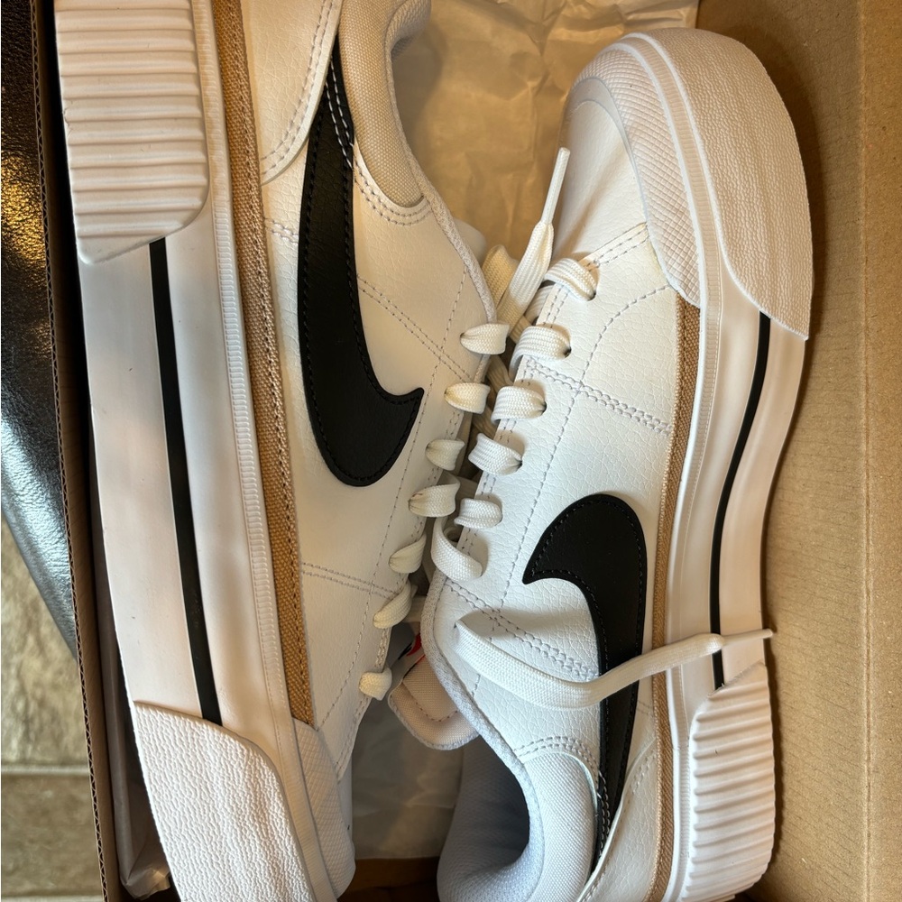 Nike White and Black Sneakers